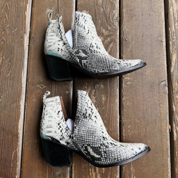 EUC Jeffrey Campbell Cromwell Cutout Booties Black and White Snake Women's 9.5 - Picture 4 of 15